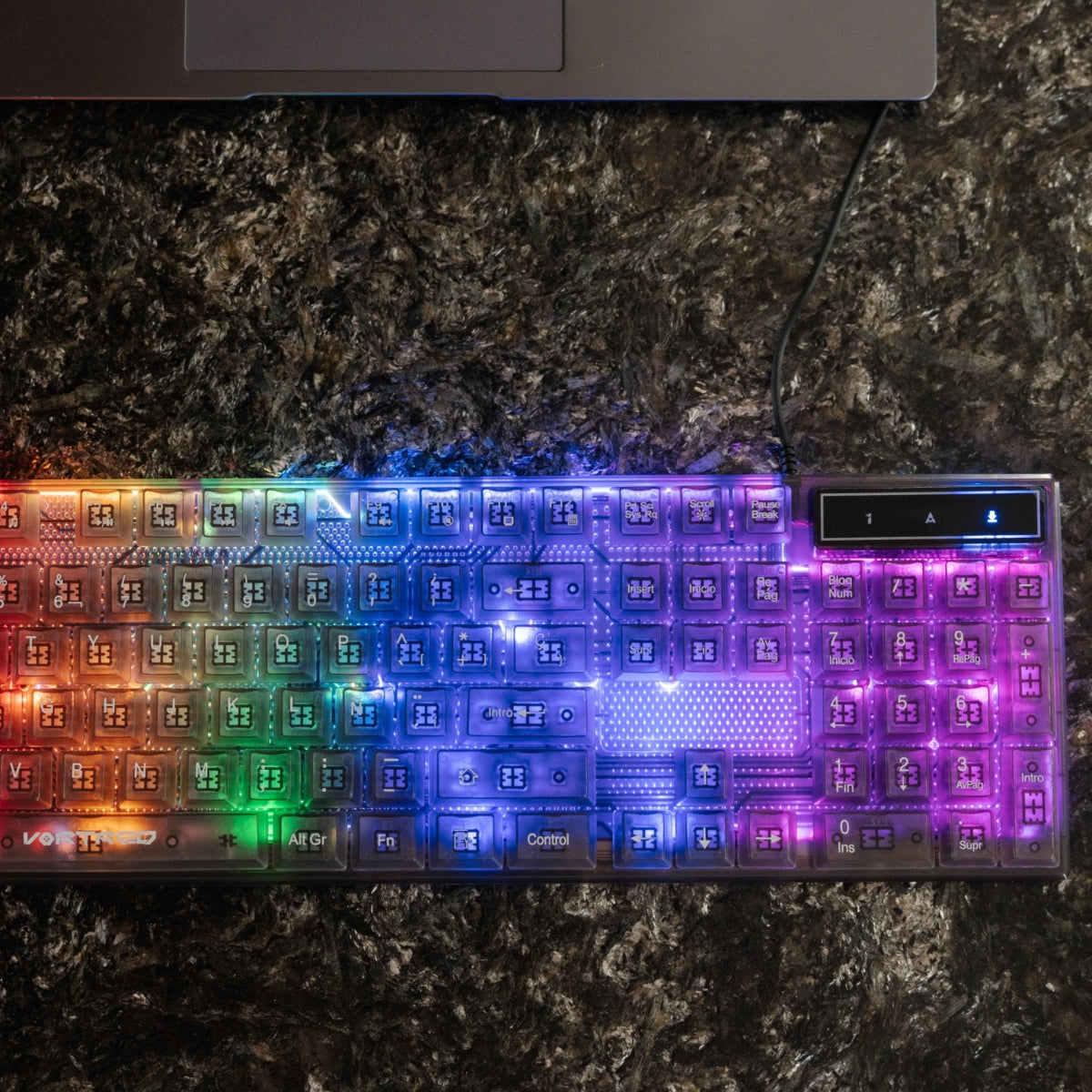 Kit Mouse y Teclado Gamer Alámbrico iluminación RGB Helumo | VORTRED