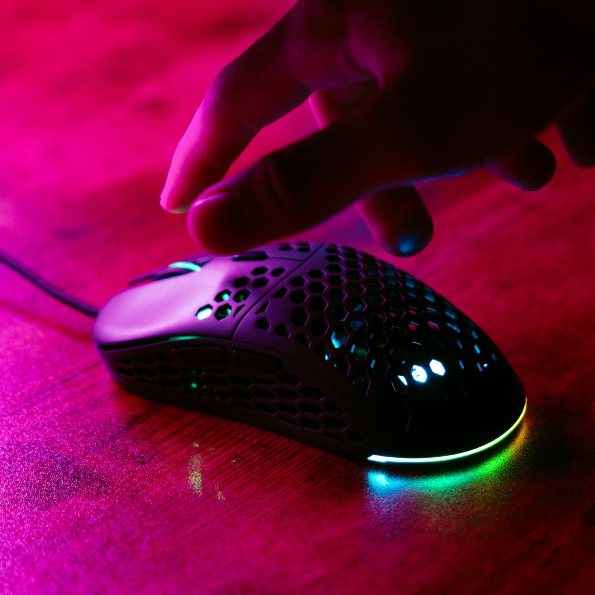 Mouse Gamer Ultraligero Anti-sudoración 12800 DPI Litebee | VORTRED