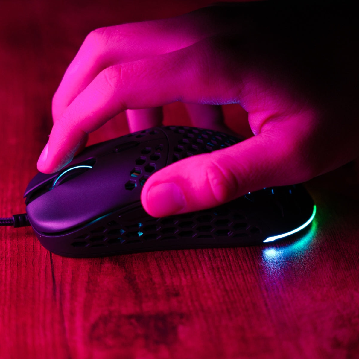 Mouse Gamer Ultraligero Anti-sudoración 12800 DPI Litebee | VORTRED